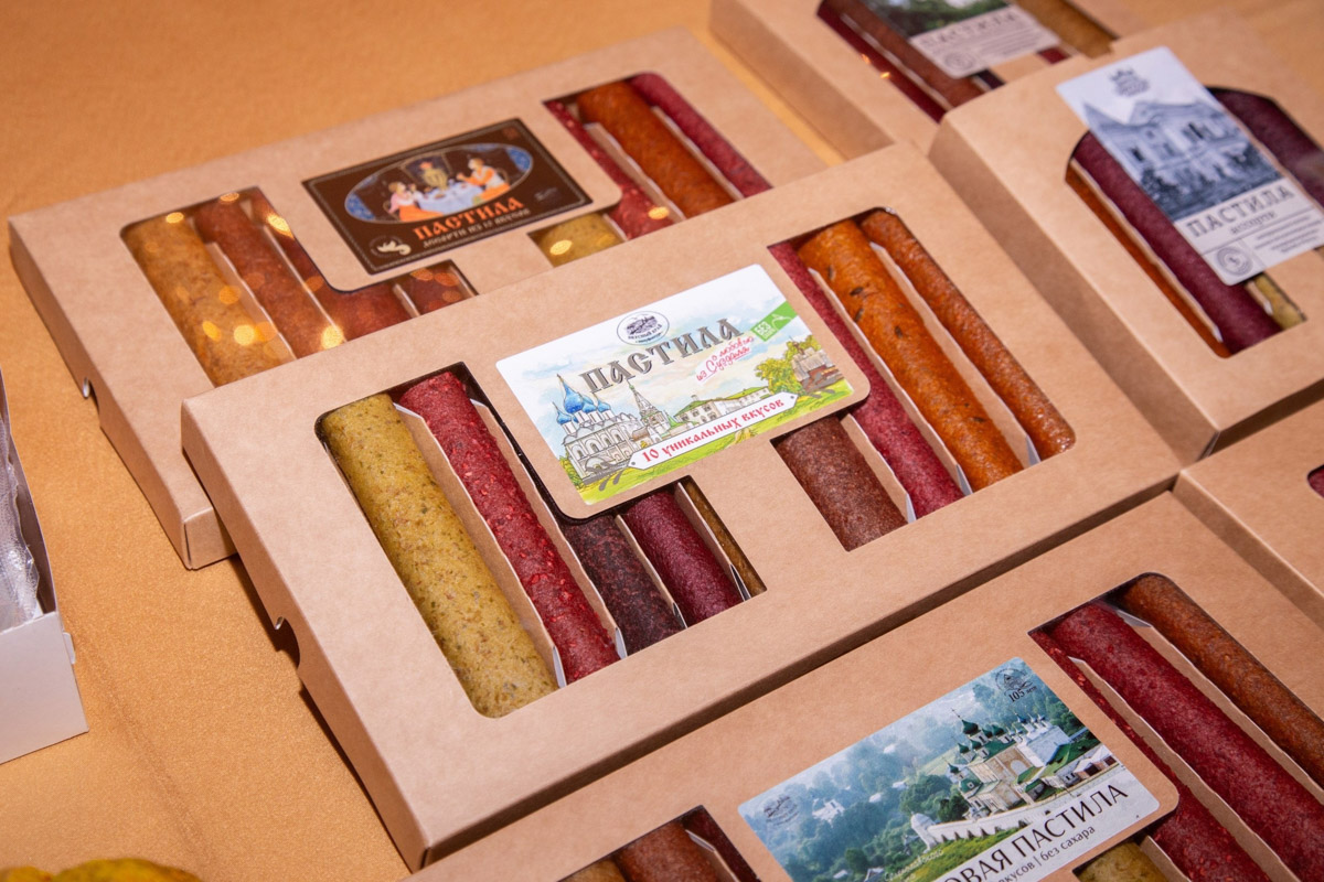 Во Владимирской области подвели итоги конкурса «Туристский сувенир Золотого кольца». В финал вышли 62 участника со 103 работами в пяти номинациях и трех ценовых категориях. Какие места завоевали мастера 33-го региона и благодаря чему им удалось победить? «Ключ-Медиа» пообщался с некоторыми владимирскими призерами в разных номинациях.