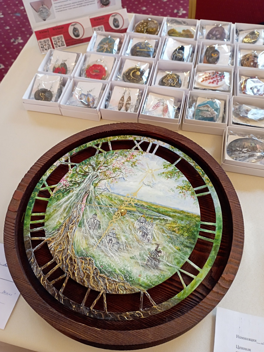 Во Владимирской области подвели итоги конкурса «Туристский сувенир Золотого кольца». В финал вышли 62 участника со 103 работами в пяти номинациях и трех ценовых категориях. Какие места завоевали мастера 33-го региона и благодаря чему им удалось победить? «Ключ-Медиа» пообщался с некоторыми владимирскими призерами в разных номинациях.