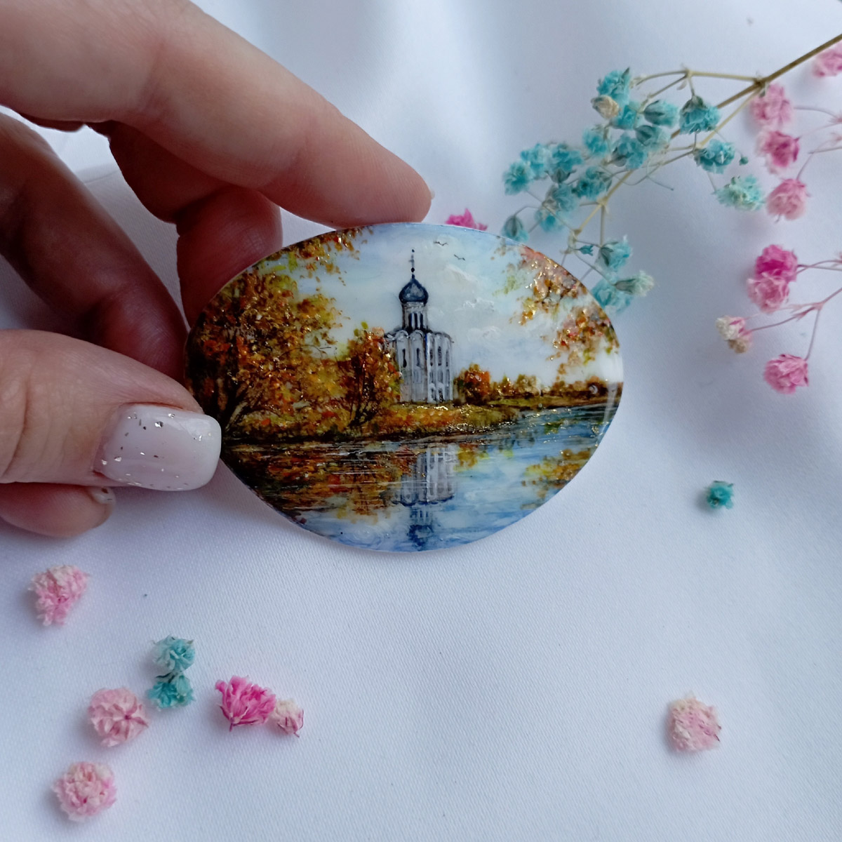 Во Владимирской области подвели итоги конкурса «Туристский сувенир Золотого кольца». В финал вышли 62 участника со 103 работами в пяти номинациях и трех ценовых категориях. Какие места завоевали мастера 33-го региона и благодаря чему им удалось победить? «Ключ-Медиа» пообщался с некоторыми владимирскими призерами в разных номинациях.