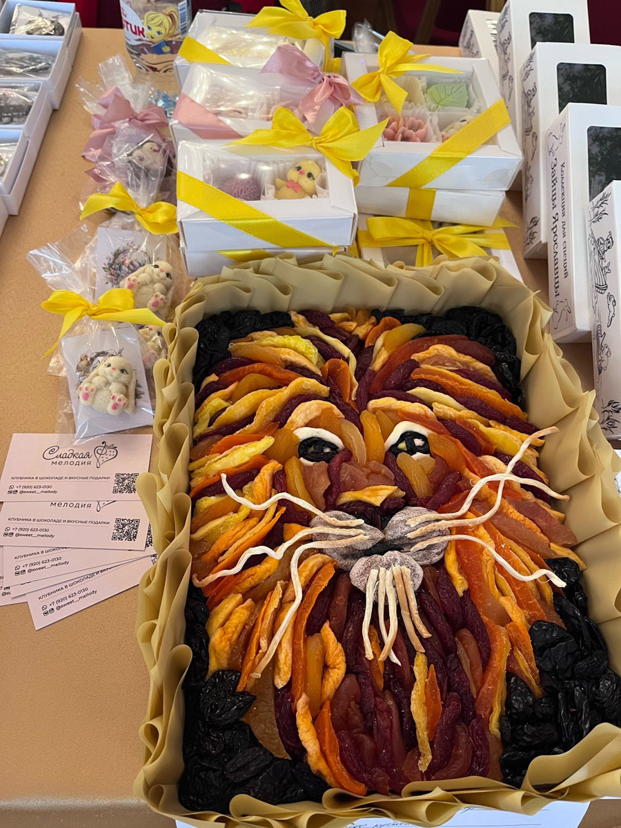 Во Владимирской области подвели итоги конкурса «Туристский сувенир Золотого кольца». В финал вышли 62 участника со 103 работами в пяти номинациях и трех ценовых категориях. Какие места завоевали мастера 33-го региона и благодаря чему им удалось победить? «Ключ-Медиа» пообщался с некоторыми владимирскими призерами в разных номинациях.