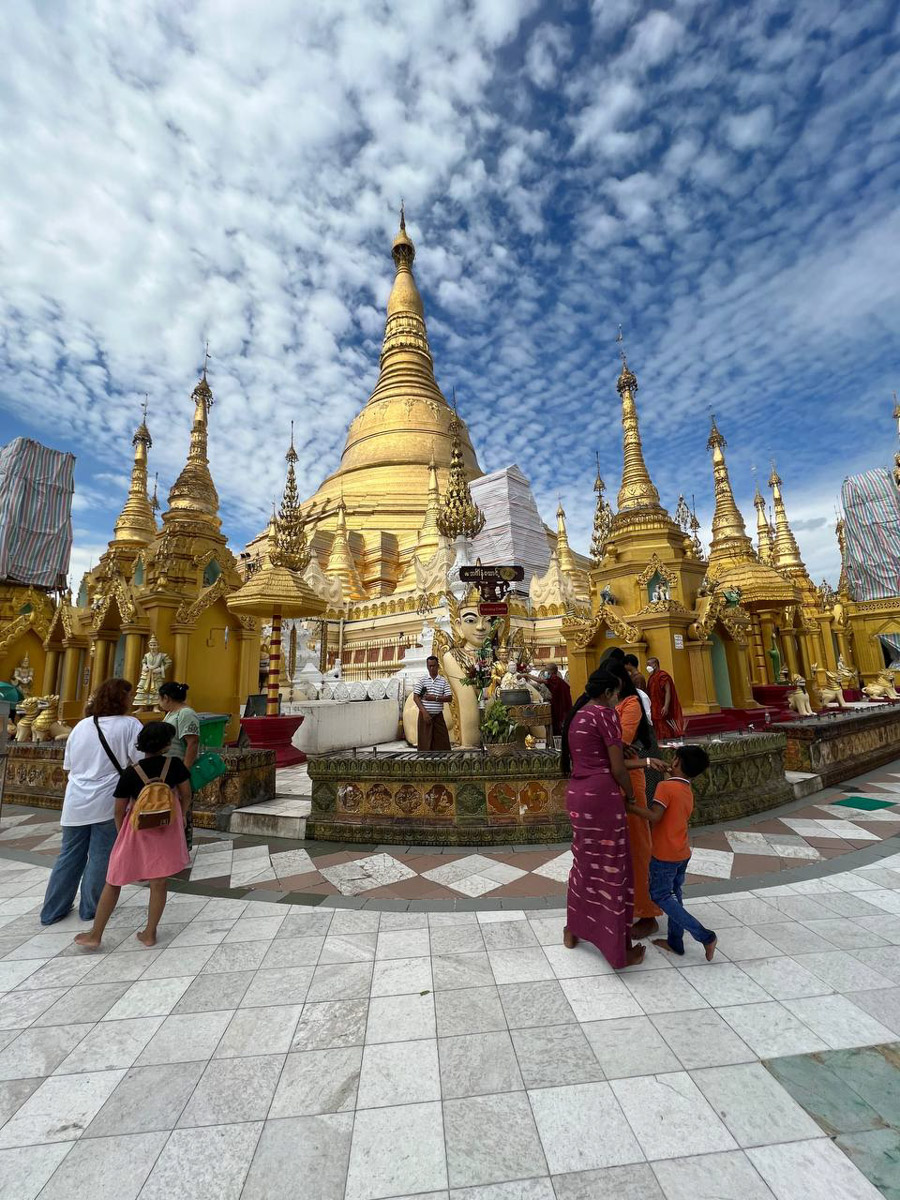 Путешествия для Максима Палагина — не развлечение, а работа. Впрочем, он умудряется сочетать. Автор сюжетов в тревел-программе «Невероятно интересные истории» посетил разные уголки мира: Мьянму, Алжир, Сенегал, Гамбию. Что владимирец там нашел и в каких переделках побывал, узнал «Ключ-Медиа».