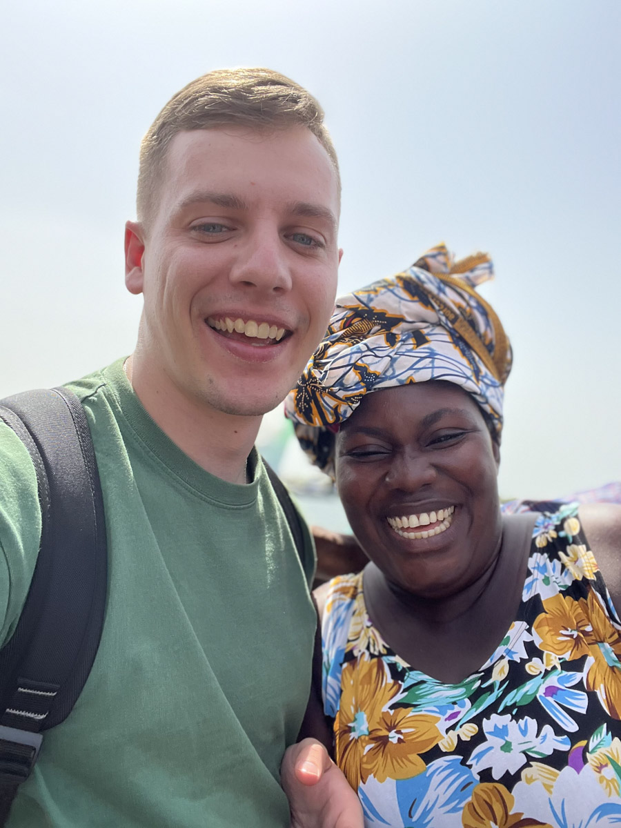 Путешествия для Максима Палагина — не развлечение, а работа. Впрочем, он умудряется сочетать. Автор сюжетов в тревел-программе «Невероятно интересные истории» посетил разные уголки мира: Мьянму, Алжир, Сенегал, Гамбию. Что владимирец там нашел и в каких переделках побывал, узнал «Ключ-Медиа».