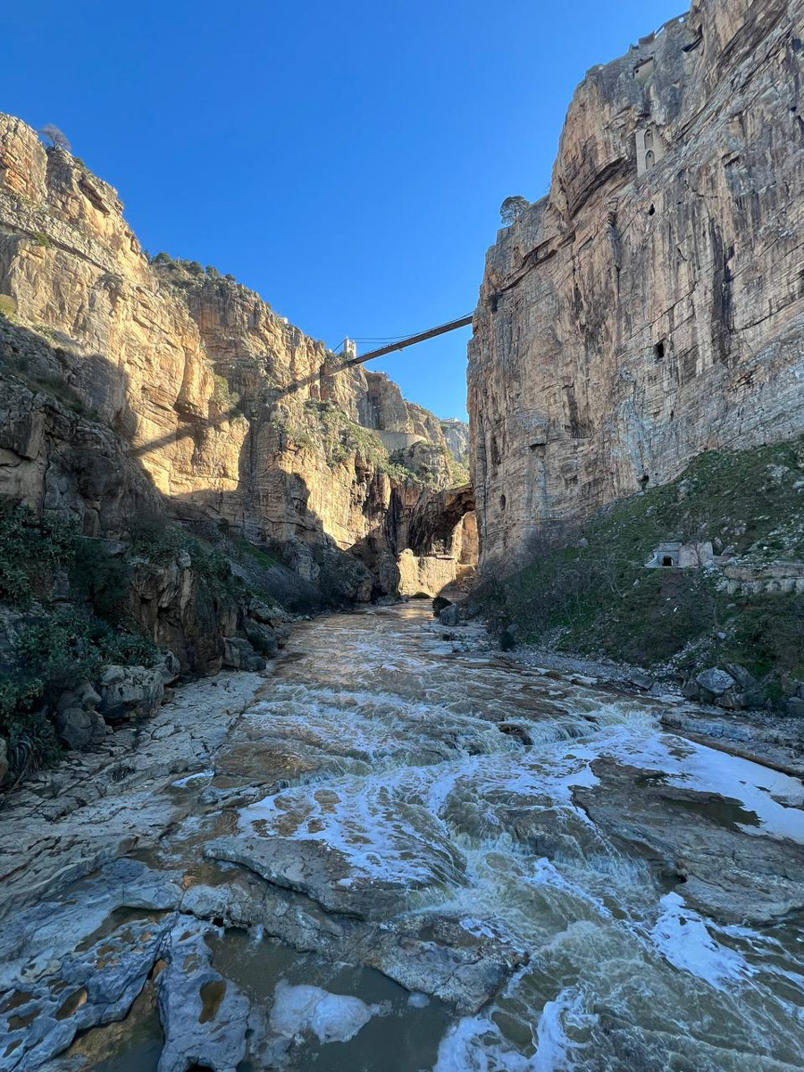 Путешествия для Максима Палагина — не развлечение, а работа. Впрочем, он умудряется сочетать. Автор сюжетов в тревел-программе «Невероятно интересные истории» посетил разные уголки мира: Мьянму, Алжир, Сенегал, Гамбию. Что владимирец там нашел и в каких переделках побывал, узнал «Ключ-Медиа».