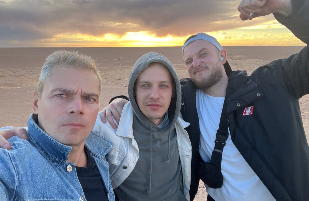 Путешествия для Максима Палагина — не развлечение, а работа. Впрочем, он умудряется сочетать. Автор сюжетов в тревел-программе «Невероятно интересные истории» посетил разные уголки мира: Мьянму, Алжир, Сенегал, Гамбию. Что владимирец там нашел и в каких переделках побывал, узнал «Ключ-Медиа».