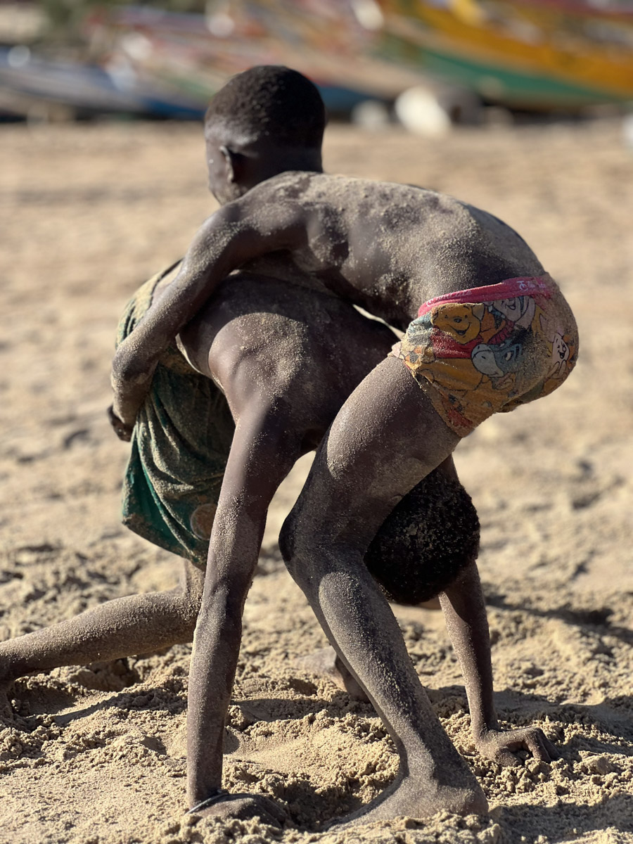 Путешествия для Максима Палагина — не развлечение, а работа. Впрочем, он умудряется сочетать. Автор сюжетов в тревел-программе «Невероятно интересные истории» посетил разные уголки мира: Мьянму, Алжир, Сенегал, Гамбию. Что владимирец там нашел и в каких переделках побывал, узнал «Ключ-Медиа».