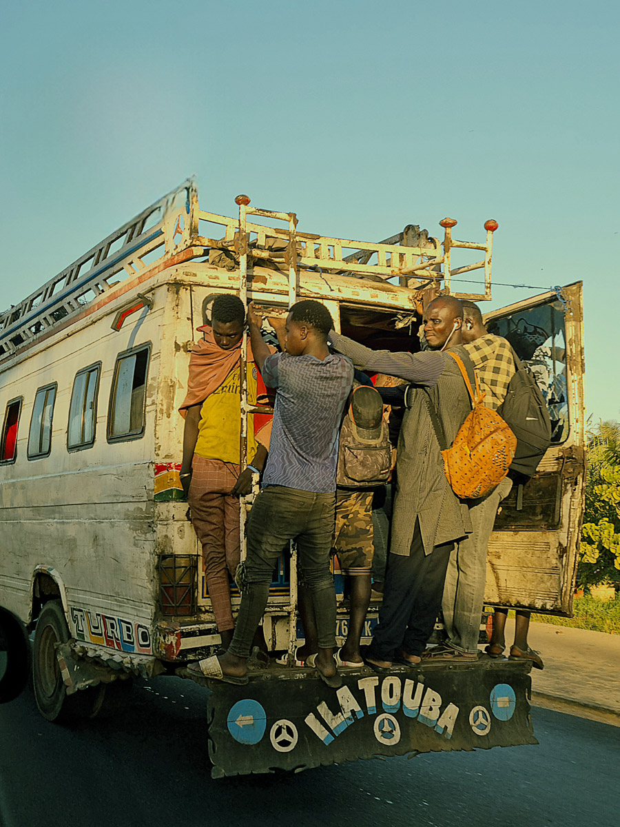 Путешествия для Максима Палагина — не развлечение, а работа. Впрочем, он умудряется сочетать. Автор сюжетов в тревел-программе «Невероятно интересные истории» посетил разные уголки мира: Мьянму, Алжир, Сенегал, Гамбию. Что владимирец там нашел и в каких переделках побывал, узнал «Ключ-Медиа».