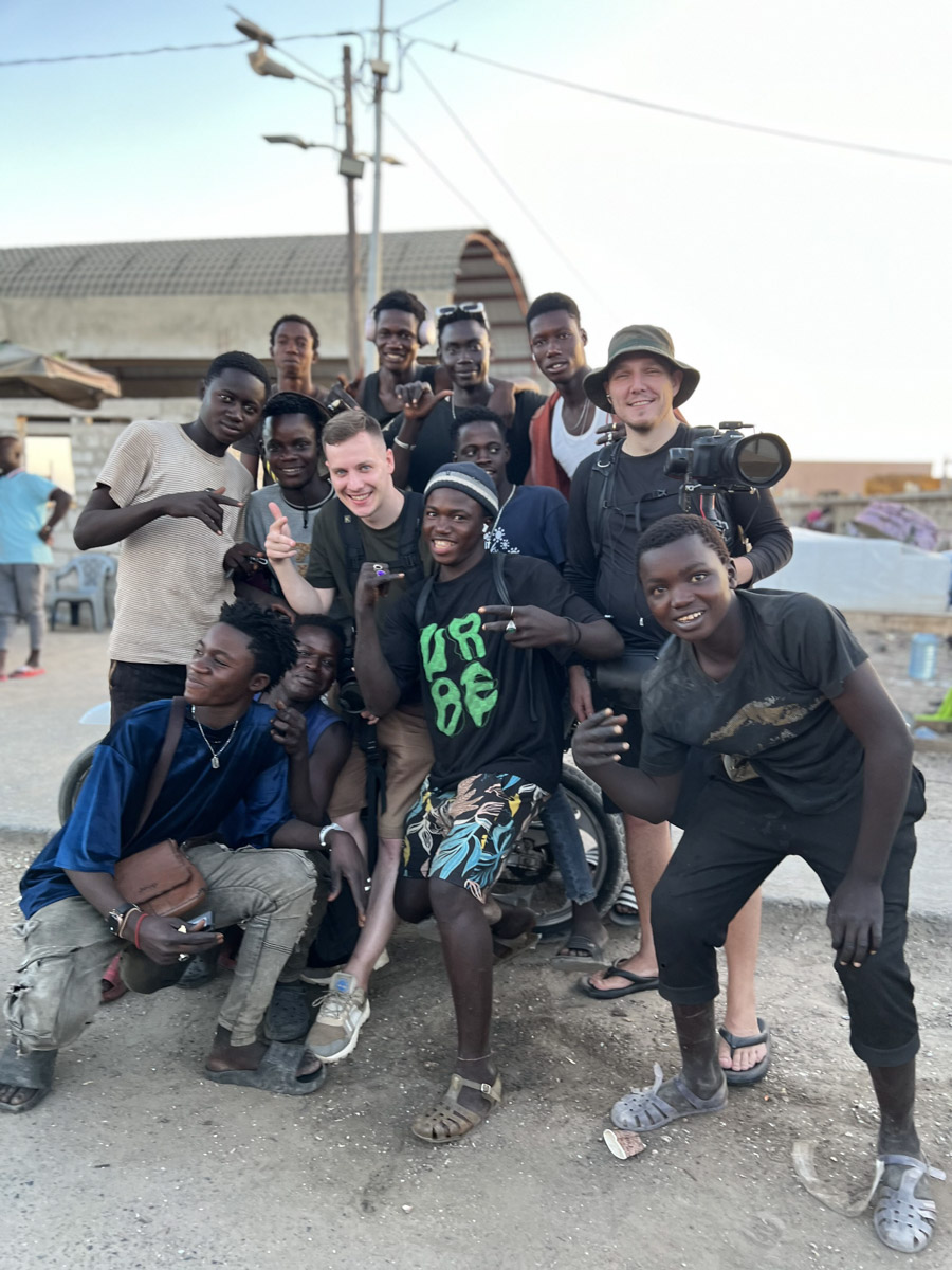 Путешествия для Максима Палагина — не развлечение, а работа. Впрочем, он умудряется сочетать. Автор сюжетов в тревел-программе «Невероятно интересные истории» посетил разные уголки мира: Мьянму, Алжир, Сенегал, Гамбию. Что владимирец там нашел и в каких переделках побывал, узнал «Ключ-Медиа».