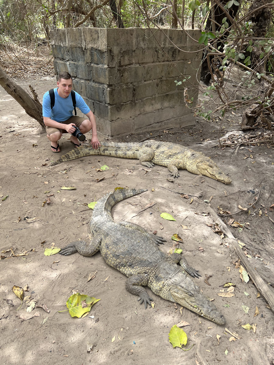 Путешествия для Максима Палагина — не развлечение, а работа. Впрочем, он умудряется сочетать. Автор сюжетов в тревел-программе «Невероятно интересные истории» посетил разные уголки мира: Мьянму, Алжир, Сенегал, Гамбию. Что владимирец там нашел и в каких переделках побывал, узнал «Ключ-Медиа».