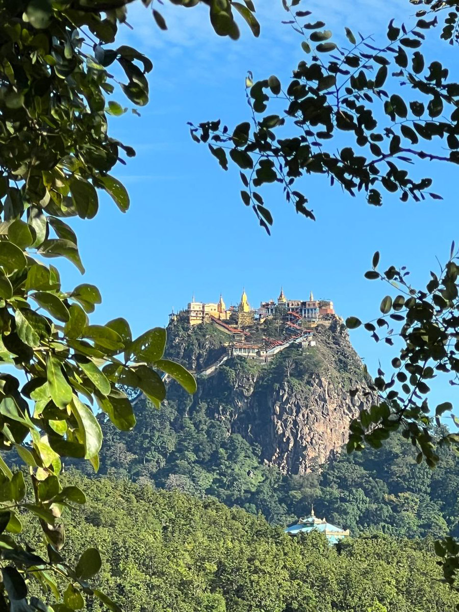 Путешествия для Максима Палагина — не развлечение, а работа. Впрочем, он умудряется сочетать. Автор сюжетов в тревел-программе «Невероятно интересные истории» посетил разные уголки мира: Мьянму, Алжир, Сенегал, Гамбию. Что владимирец там нашел и в каких переделках побывал, узнал «Ключ-Медиа».