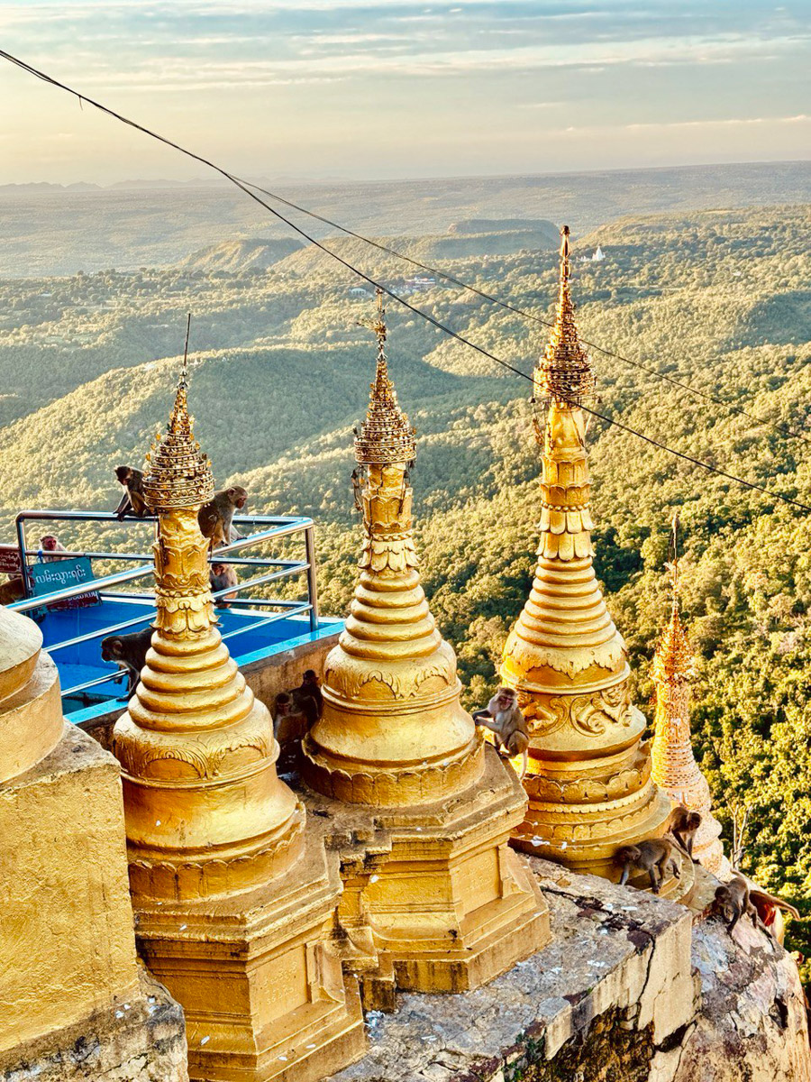 Путешествия для Максима Палагина — не развлечение, а работа. Впрочем, он умудряется сочетать. Автор сюжетов в тревел-программе «Невероятно интересные истории» посетил разные уголки мира: Мьянму, Алжир, Сенегал, Гамбию. Что владимирец там нашел и в каких переделках побывал, узнал «Ключ-Медиа».