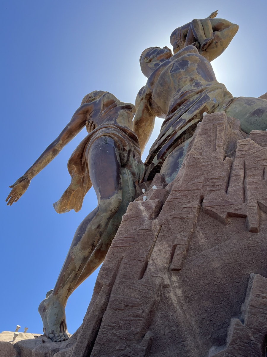 Путешествия для Максима Палагина — не развлечение, а работа. Впрочем, он умудряется сочетать. Автор сюжетов в тревел-программе «Невероятно интересные истории» посетил разные уголки мира: Мьянму, Алжир, Сенегал, Гамбию. Что владимирец там нашел и в каких переделках побывал, узнал «Ключ-Медиа».