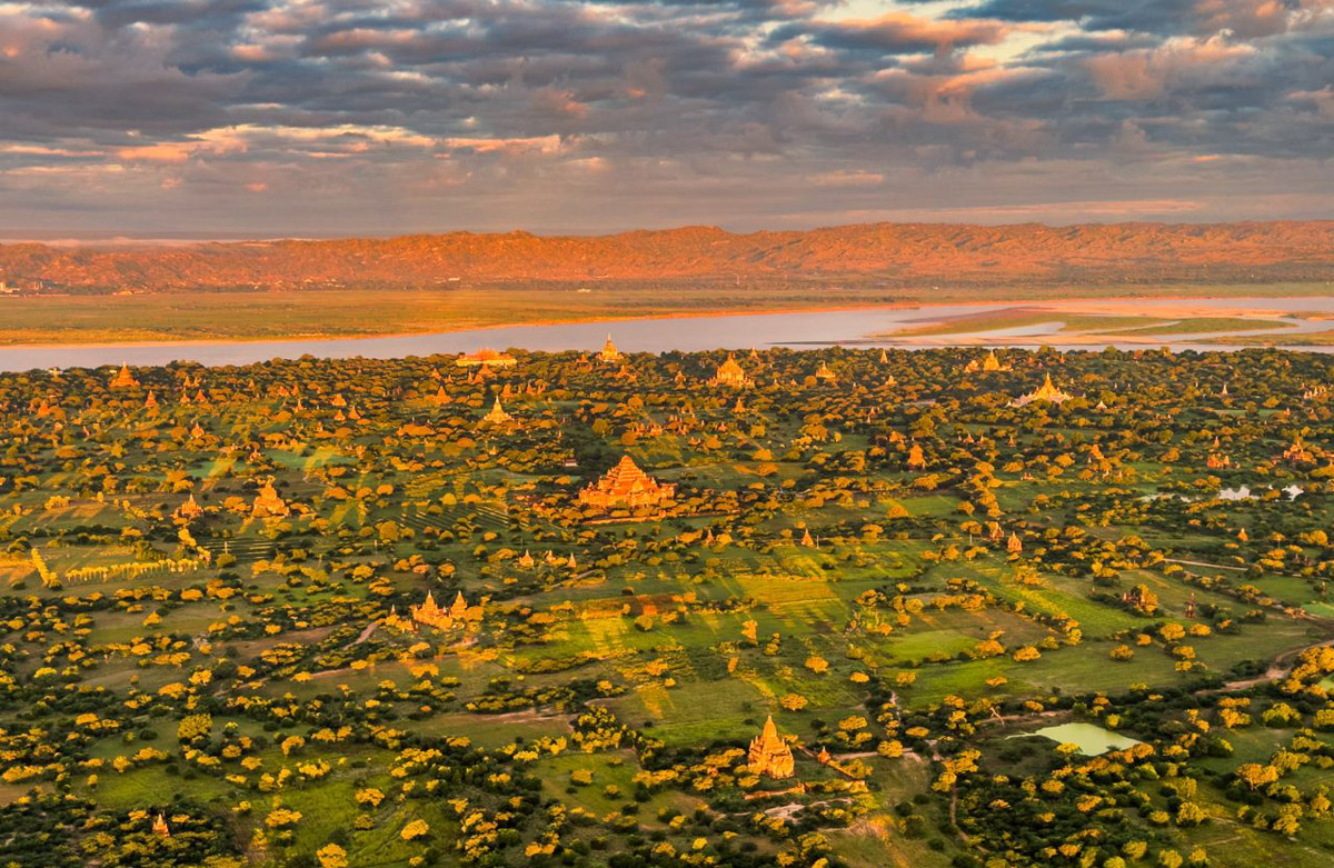 Путешествия для Максима Палагина — не развлечение, а работа. Впрочем, он умудряется сочетать. Автор сюжетов в тревел-программе «Невероятно интересные истории» посетил разные уголки мира: Мьянму, Алжир, Сенегал, Гамбию. Что владимирец там нашел и в каких переделках побывал, узнал «Ключ-Медиа».