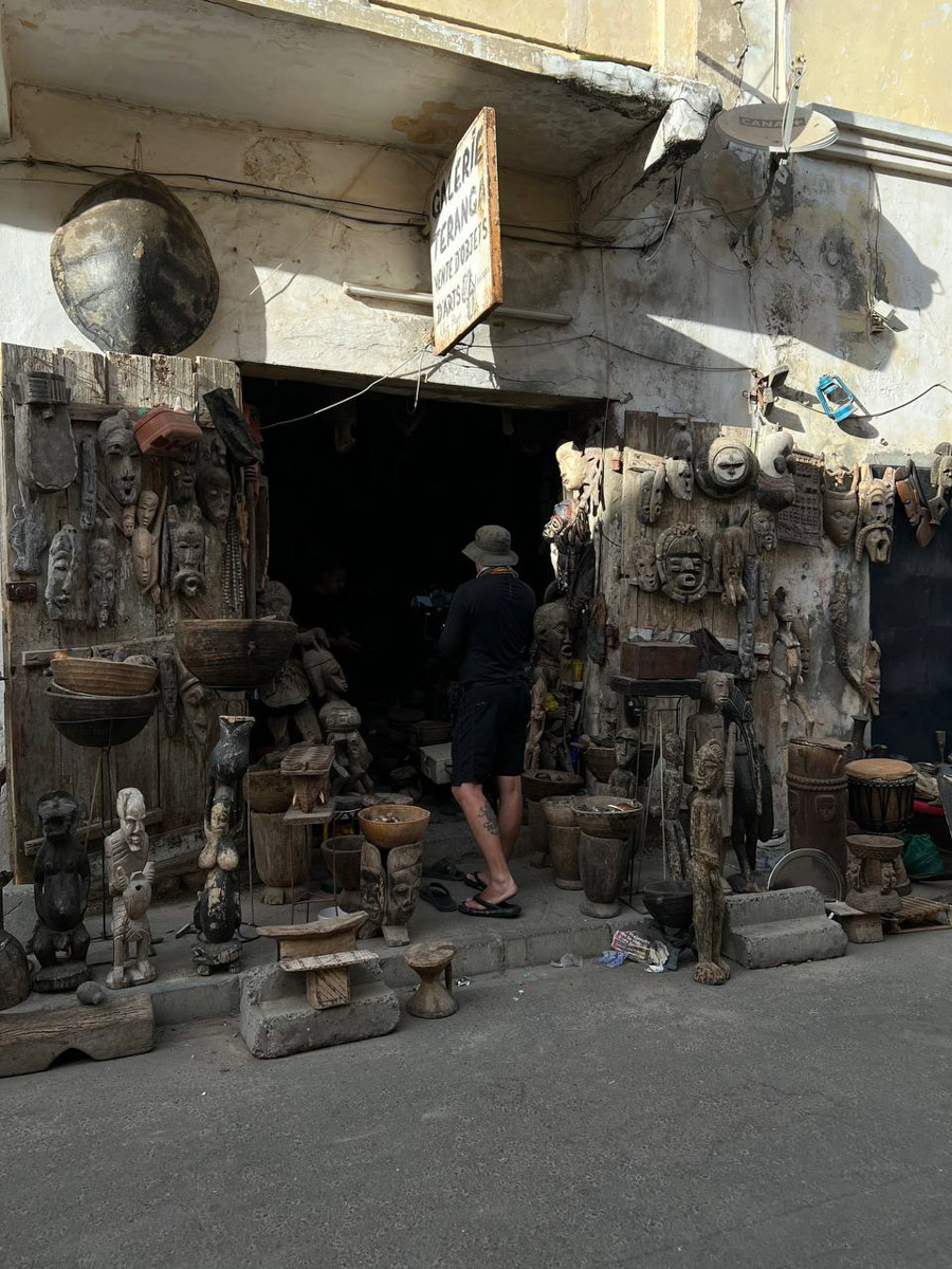 Путешествия для Максима Палагина — не развлечение, а работа. Впрочем, он умудряется сочетать. Автор сюжетов в тревел-программе «Невероятно интересные истории» посетил разные уголки мира: Мьянму, Алжир, Сенегал, Гамбию. Что владимирец там нашел и в каких переделках побывал, узнал «Ключ-Медиа».