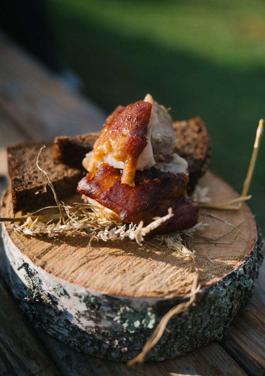 Еда — важный проводник в любую культуру. В воскресенье, 28 апреля, жители 33-го региона смогут лучше узнать Сербию. Поможет в этом гастроужин — первый в рамках целой серии. Удивлять гостей будет многократный призер чемпионатов по кулинарии — шеф-повар Зоран Велькович.