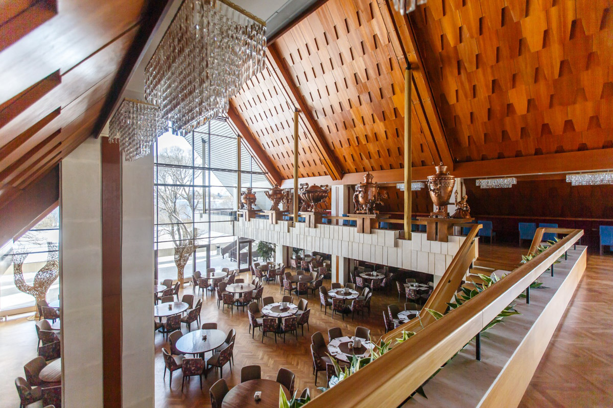 Еда — важный проводник в любую культуру. В воскресенье, 28 апреля, жители 33-го региона смогут лучше узнать Сербию. Поможет в этом гастроужин — первый в рамках целой серии. Удивлять гостей будет многократный призер чемпионатов по кулинарии — шеф-повар Зоран Велькович.