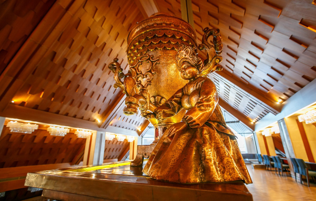 Еда — важный проводник в любую культуру. В воскресенье, 28 апреля, жители 33-го региона смогут лучше узнать Сербию. Поможет в этом гастроужин — первый в рамках целой серии. Удивлять гостей будет многократный призер чемпионатов по кулинарии — шеф-повар Зоран Велькович.