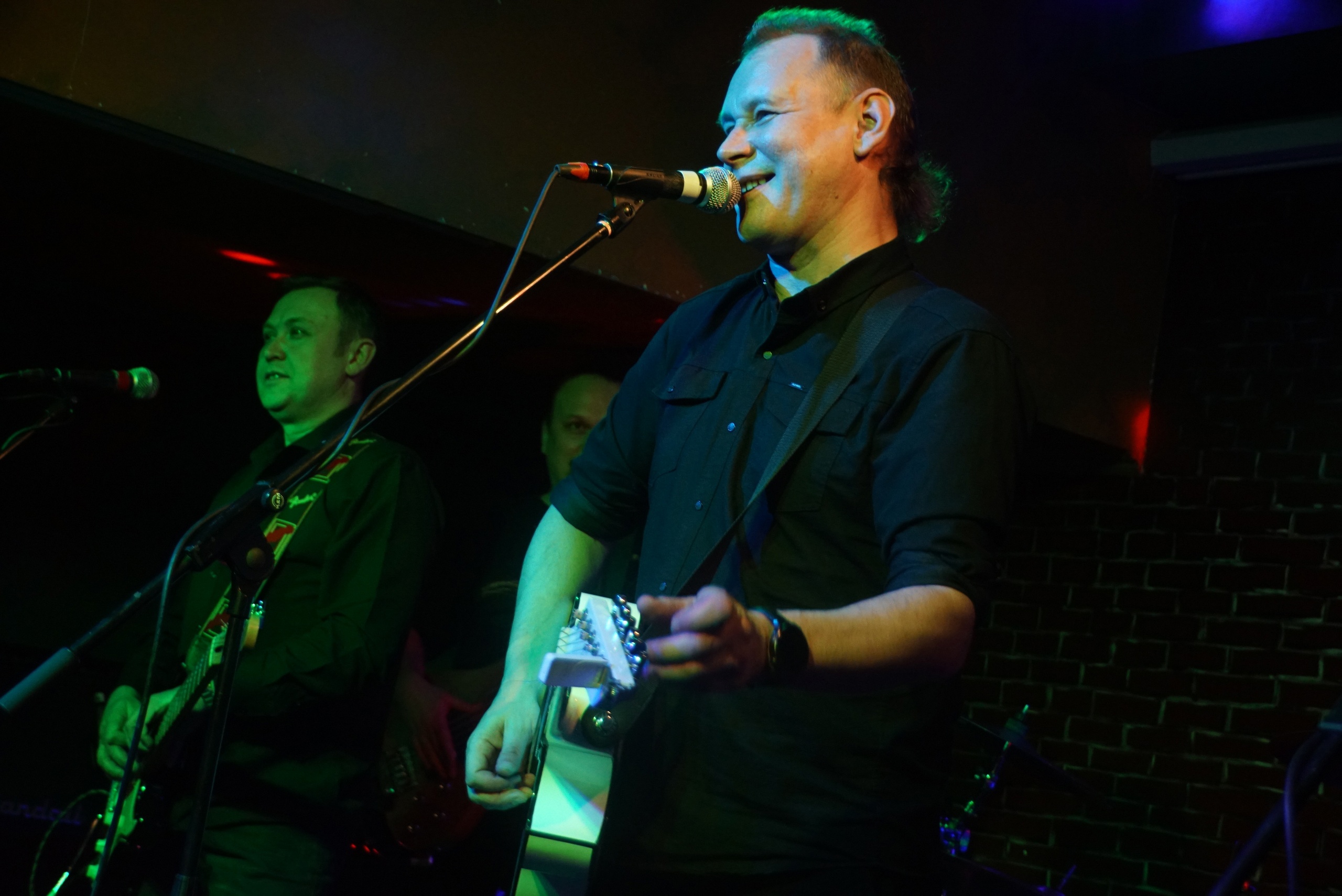 Девяностые годы — времена безумной свободы, граничащей с анархией, но мечтающий стать музыкантом Стас Кондаков и его друзья тогда были молоды, жили в Радужном и вообще думали только о рок-н-ролле и любви. Об этом и не только бессменный лидер группы «Акустический лес» в манере, где сошлись Зощенко с Довлатовым, рассказывает в своей книге «ОТ А. Дети рок-н-ролла».