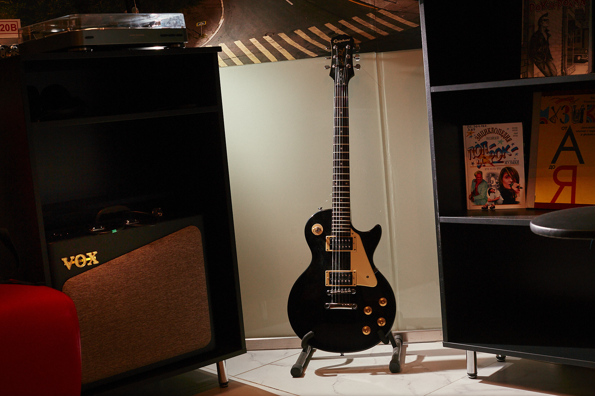 Мягкое кресло, шорох винила, интересная книга в руках: комбо, действующее лучше любого успокоительного. И мы знаем, где его найти! «Ключ-Медиа» собрал в один обзор уютные городские локации с творческим вайбом, где всегда приятно остановиться и поставить бурное течение жизни на паузу.