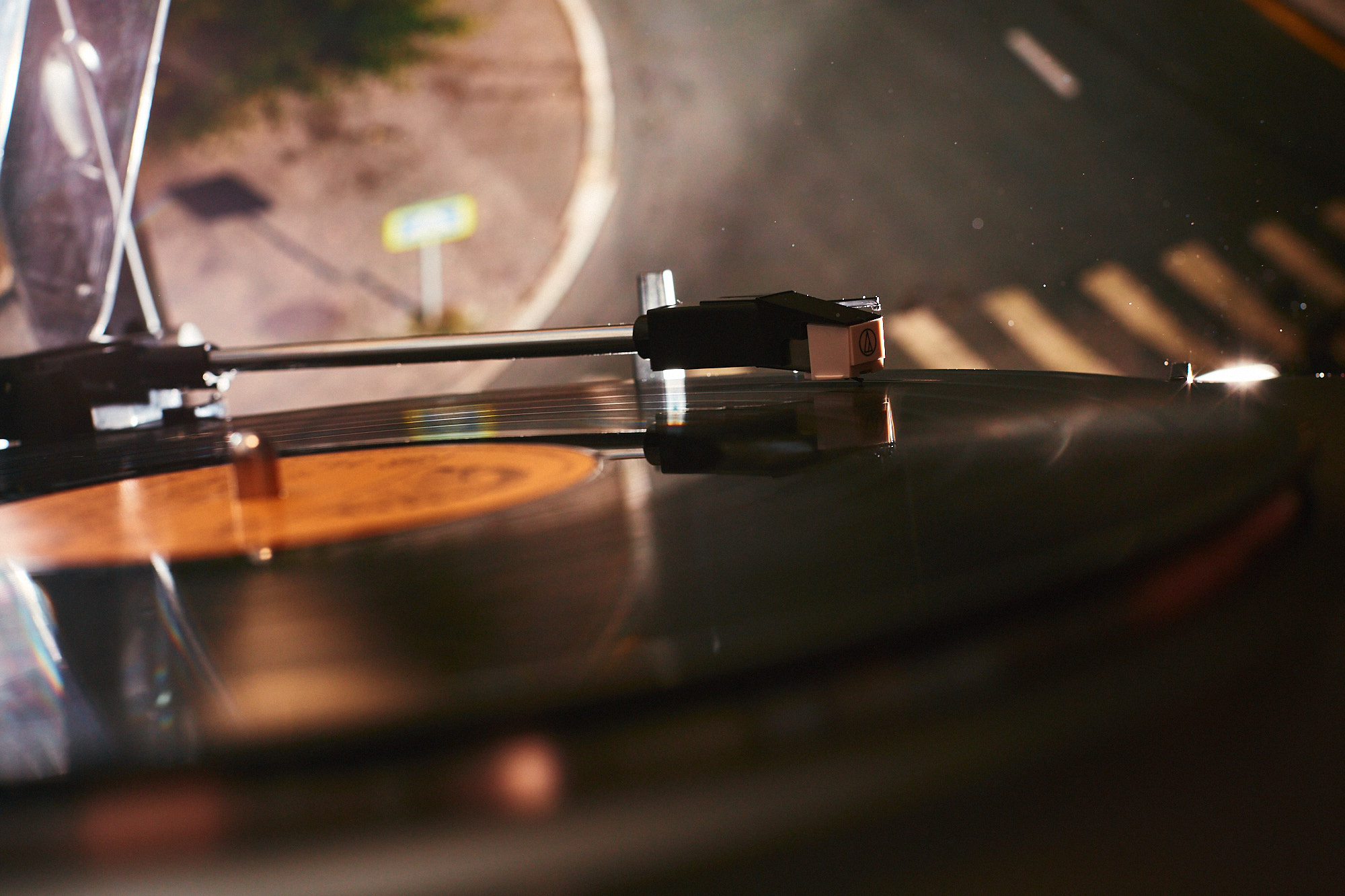 Мягкое кресло, шорох винила, интересная книга в руках: комбо, действующее лучше любого успокоительного. И мы знаем, где его найти! «Ключ-Медиа» собрал в один обзор уютные городские локации с творческим вайбом, где всегда приятно остановиться и поставить бурное течение жизни на паузу.