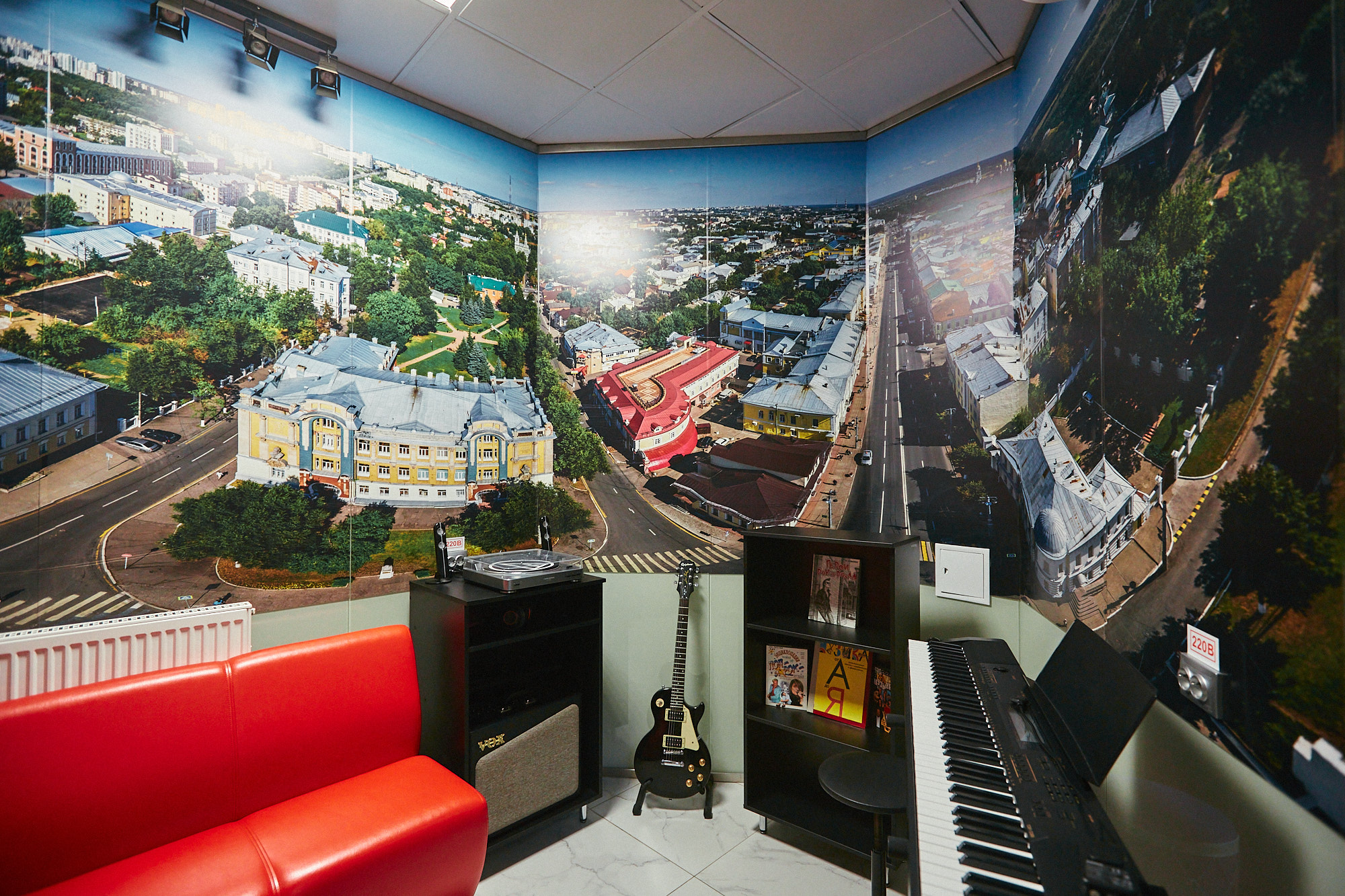 Мягкое кресло, шорох винила, интересная книга в руках: комбо, действующее лучше любого успокоительного. И мы знаем, где его найти! «Ключ-Медиа» собрал в один обзор уютные городские локации с творческим вайбом, где всегда приятно остановиться и поставить бурное течение жизни на паузу.