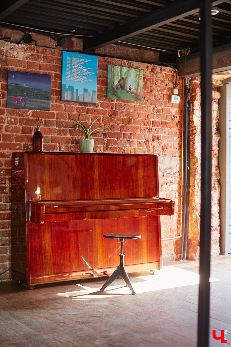 Мягкое кресло, шорох винила, интересная книга в руках: комбо, действующее лучше любого успокоительного. И мы знаем, где его найти! «Ключ-Медиа» собрал в один обзор уютные городские локации с творческим вайбом, где всегда приятно остановиться и поставить бурное течение жизни на паузу.