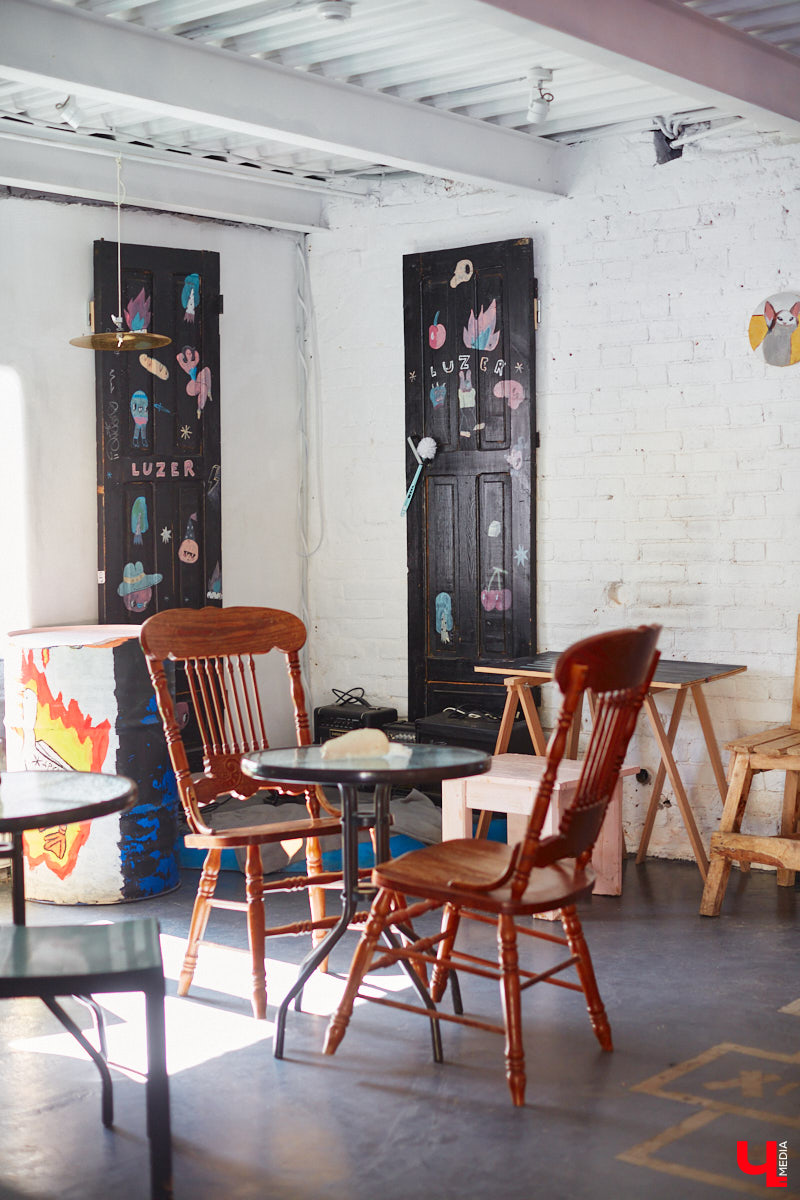 Мягкое кресло, шорох винила, интересная книга в руках: комбо, действующее лучше любого успокоительного. И мы знаем, где его найти! «Ключ-Медиа» собрал в один обзор уютные городские локации с творческим вайбом, где всегда приятно остановиться и поставить бурное течение жизни на паузу.