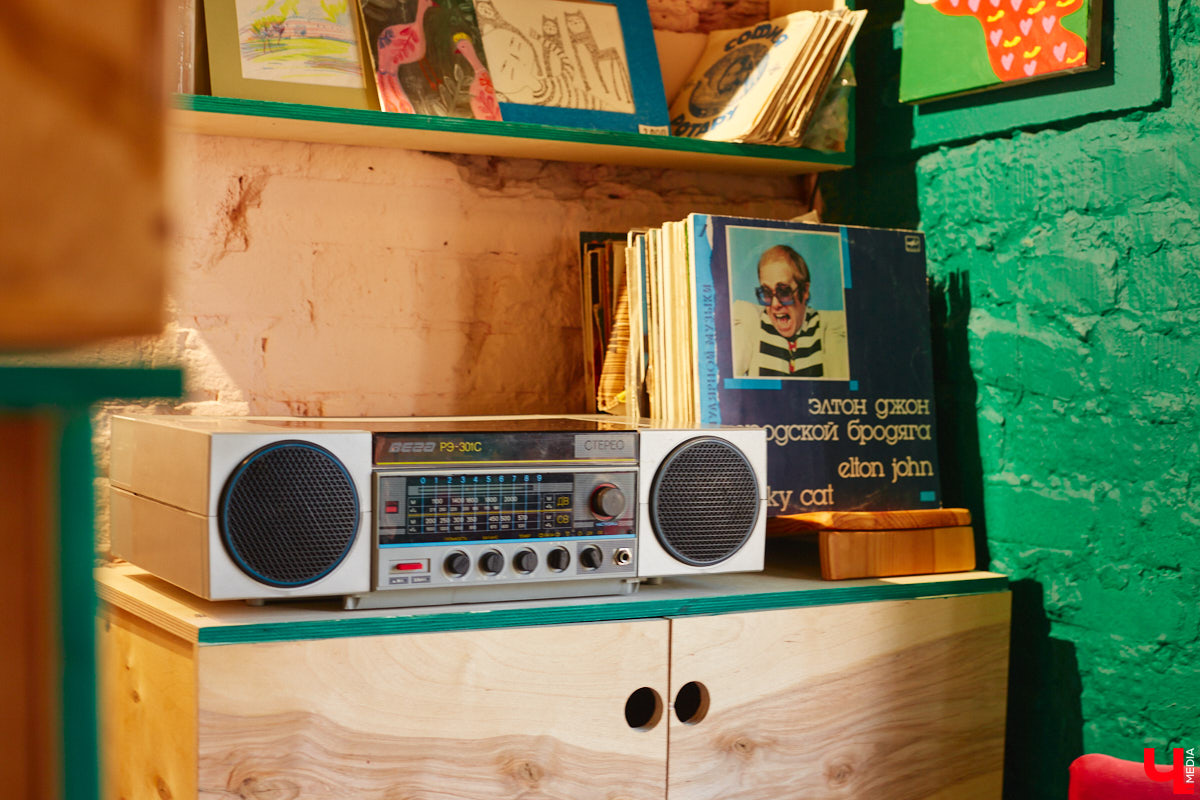 Мягкое кресло, шорох винила, интересная книга в руках: комбо, действующее лучше любого успокоительного. И мы знаем, где его найти! «Ключ-Медиа» собрал в один обзор уютные городские локации с творческим вайбом, где всегда приятно остановиться и поставить бурное течение жизни на паузу.