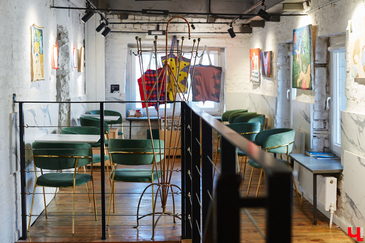 Мягкое кресло, шорох винила, интересная книга в руках: комбо, действующее лучше любого успокоительного. И мы знаем, где его найти! «Ключ-Медиа» собрал в один обзор уютные городские локации с творческим вайбом, где всегда приятно остановиться и поставить бурное течение жизни на паузу.