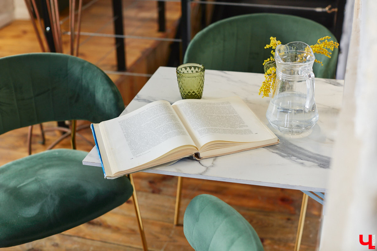 Мягкое кресло, шорох винила, интересная книга в руках: комбо, действующее лучше любого успокоительного. И мы знаем, где его найти! «Ключ-Медиа» собрал в один обзор уютные городские локации с творческим вайбом, где всегда приятно остановиться и поставить бурное течение жизни на паузу.