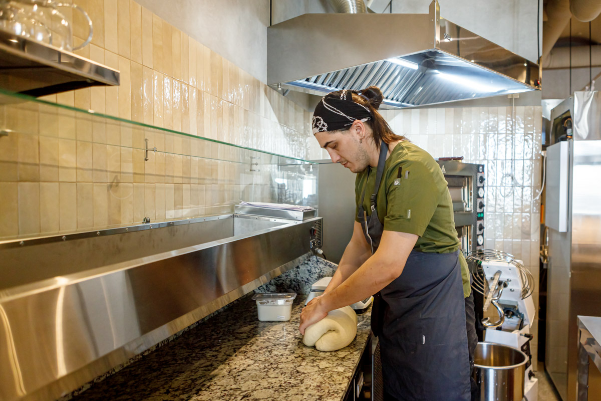 Мода, автомобили, еда — в Италии прекрасно все! Именно эта солнечная страна с богатейшей культурой послужила вдохновением при создании нового гастрономического проекта в самом сердце Владимира. Он уже распахнул свои двери, а вы не пройдете мимо, ведь все дороги так или иначе ведут в Рим.