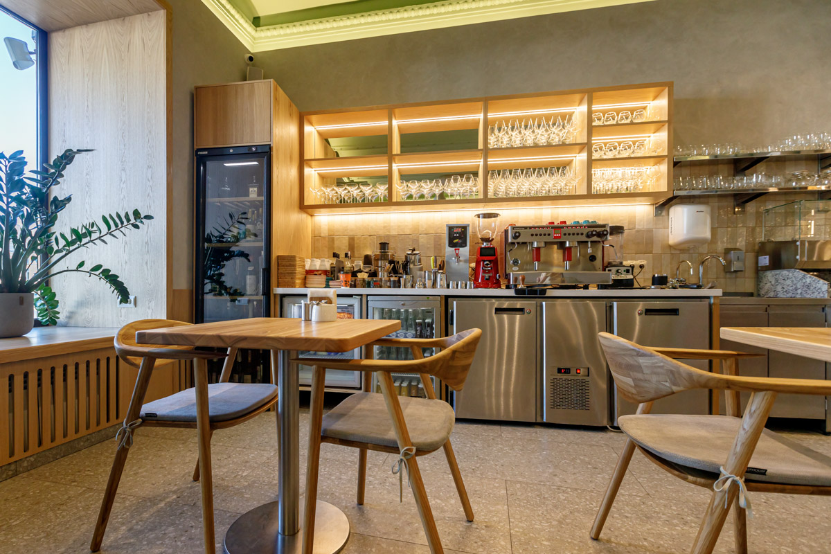 Мода, автомобили, еда — в Италии прекрасно все! Именно эта солнечная страна с богатейшей культурой послужила вдохновением при создании нового гастрономического проекта в самом сердце Владимира. Он уже распахнул свои двери, а вы не пройдете мимо, ведь все дороги так или иначе ведут в Рим.