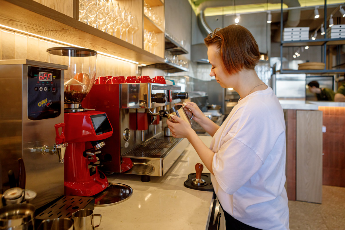 Мода, автомобили, еда — в Италии прекрасно все! Именно эта солнечная страна с богатейшей культурой послужила вдохновением при создании нового гастрономического проекта в самом сердце Владимира. Он уже распахнул свои двери, а вы не пройдете мимо, ведь все дороги так или иначе ведут в Рим.