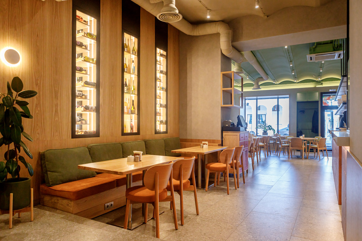 Мода, автомобили, еда — в Италии прекрасно все! Именно эта солнечная страна с богатейшей культурой послужила вдохновением при создании нового гастрономического проекта в самом сердце Владимира. Он уже распахнул свои двери, а вы не пройдете мимо, ведь все дороги так или иначе ведут в Рим.