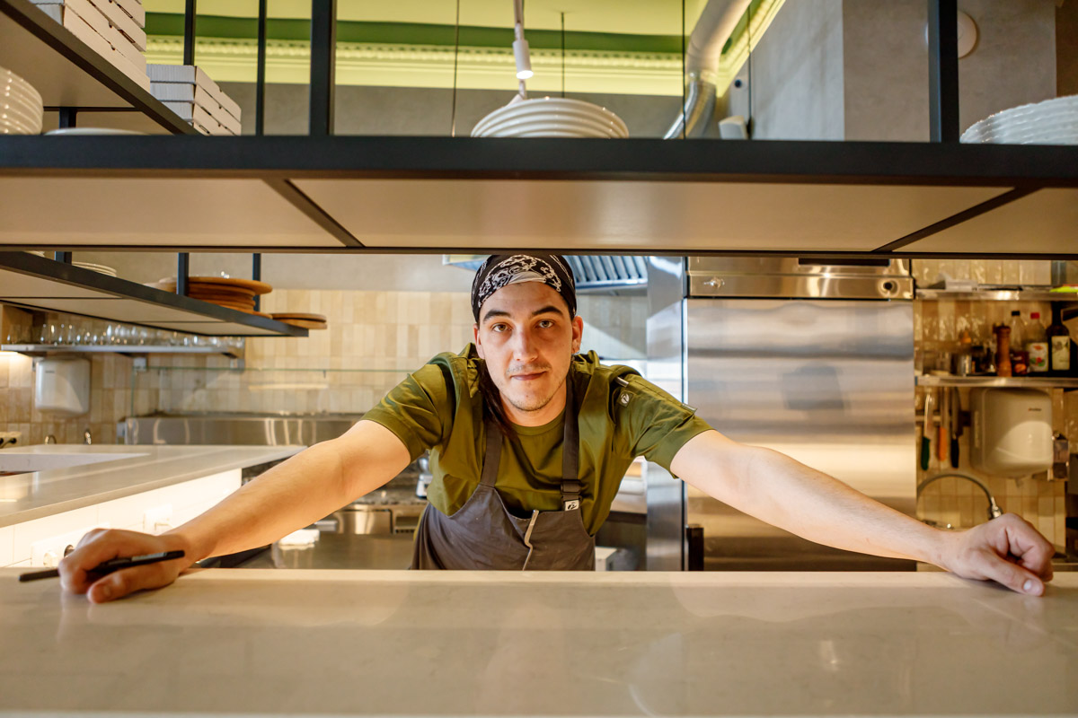 Мода, автомобили, еда — в Италии прекрасно все! Именно эта солнечная страна с богатейшей культурой послужила вдохновением при создании нового гастрономического проекта в самом сердце Владимира. Он уже распахнул свои двери, а вы не пройдете мимо, ведь все дороги так или иначе ведут в Рим.