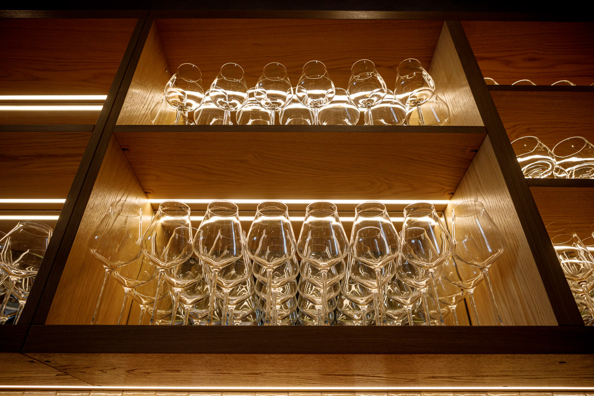 Мода, автомобили, еда — в Италии прекрасно все! Именно эта солнечная страна с богатейшей культурой послужила вдохновением при создании нового гастрономического проекта в самом сердце Владимира. Он уже распахнул свои двери, а вы не пройдете мимо, ведь все дороги так или иначе ведут в Рим.