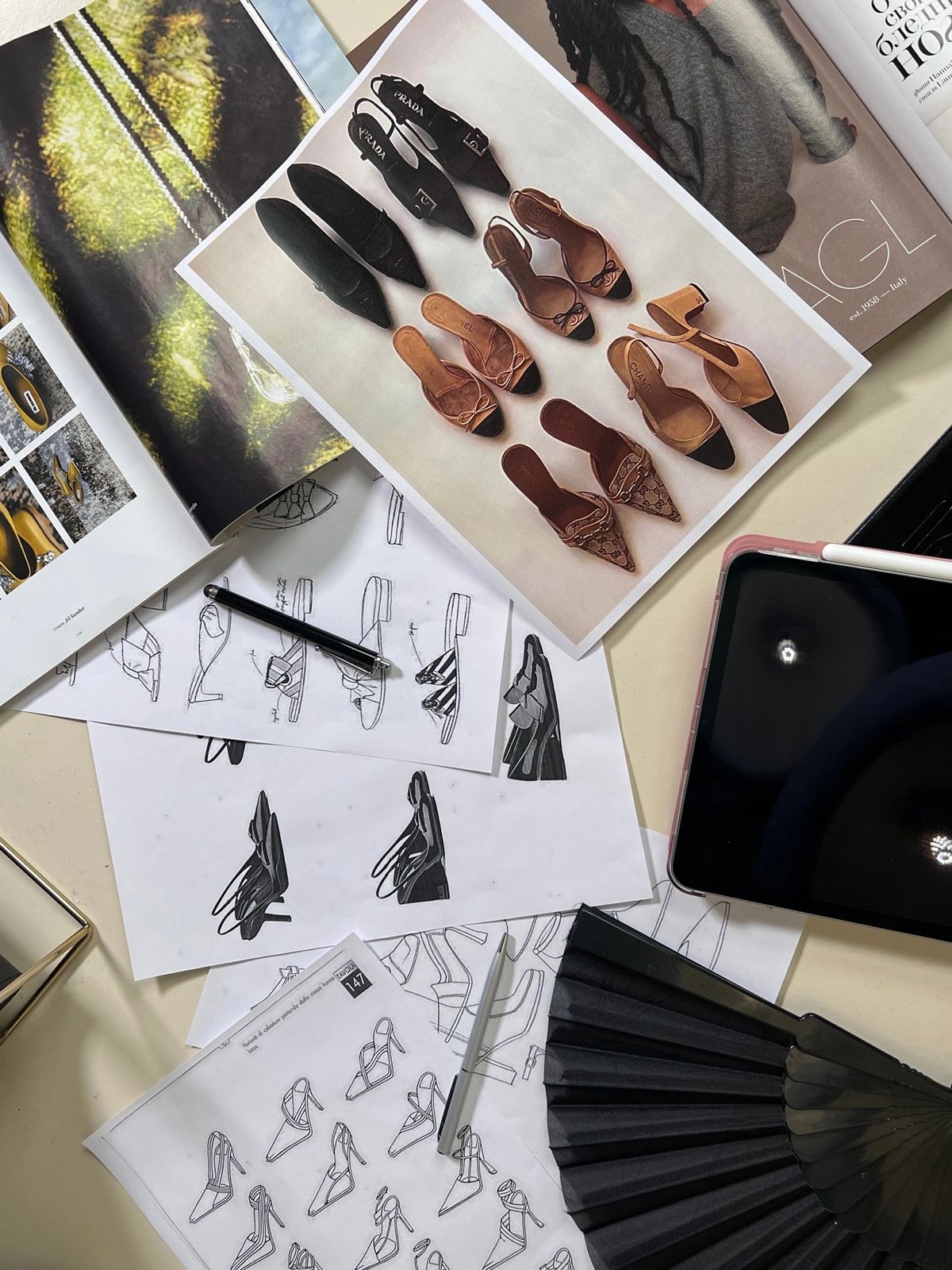 Мы не всегда придаем значение обуви, и это сильное упущение, ведь она играет ключевую роль в нашем образе. Недавно во Владимире ботинкам, лоферам и туфелькам даже посвятили целую экспозицию с движущимся поездом и сказочными домиками. Рассказываем, где увидеть сие чудо и какую смысловую нагрузку несет арт-объект.