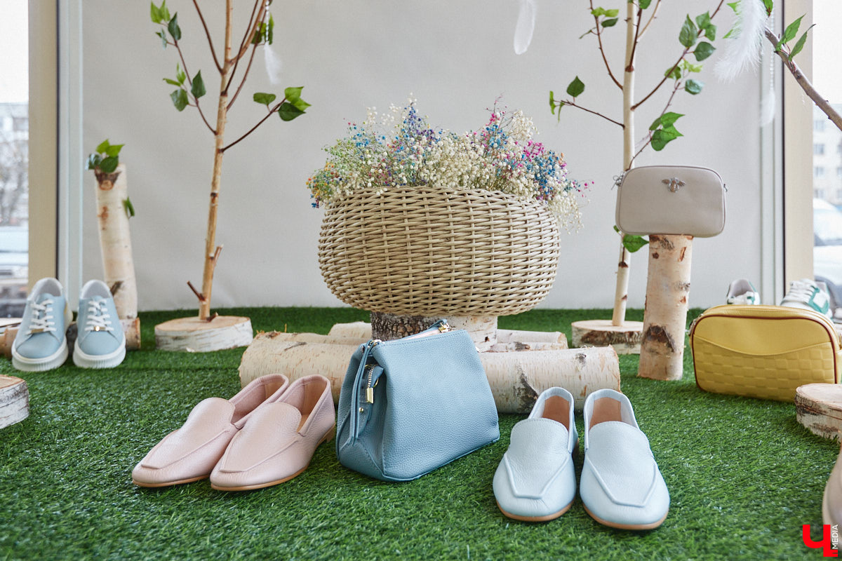 Мы не всегда придаем значение обуви, и это сильное упущение, ведь она играет ключевую роль в нашем образе. Недавно во Владимире ботинкам, лоферам и туфелькам даже посвятили целую экспозицию с движущимся поездом и сказочными домиками. Рассказываем, где увидеть сие чудо и какую смысловую нагрузку несет арт-объект.