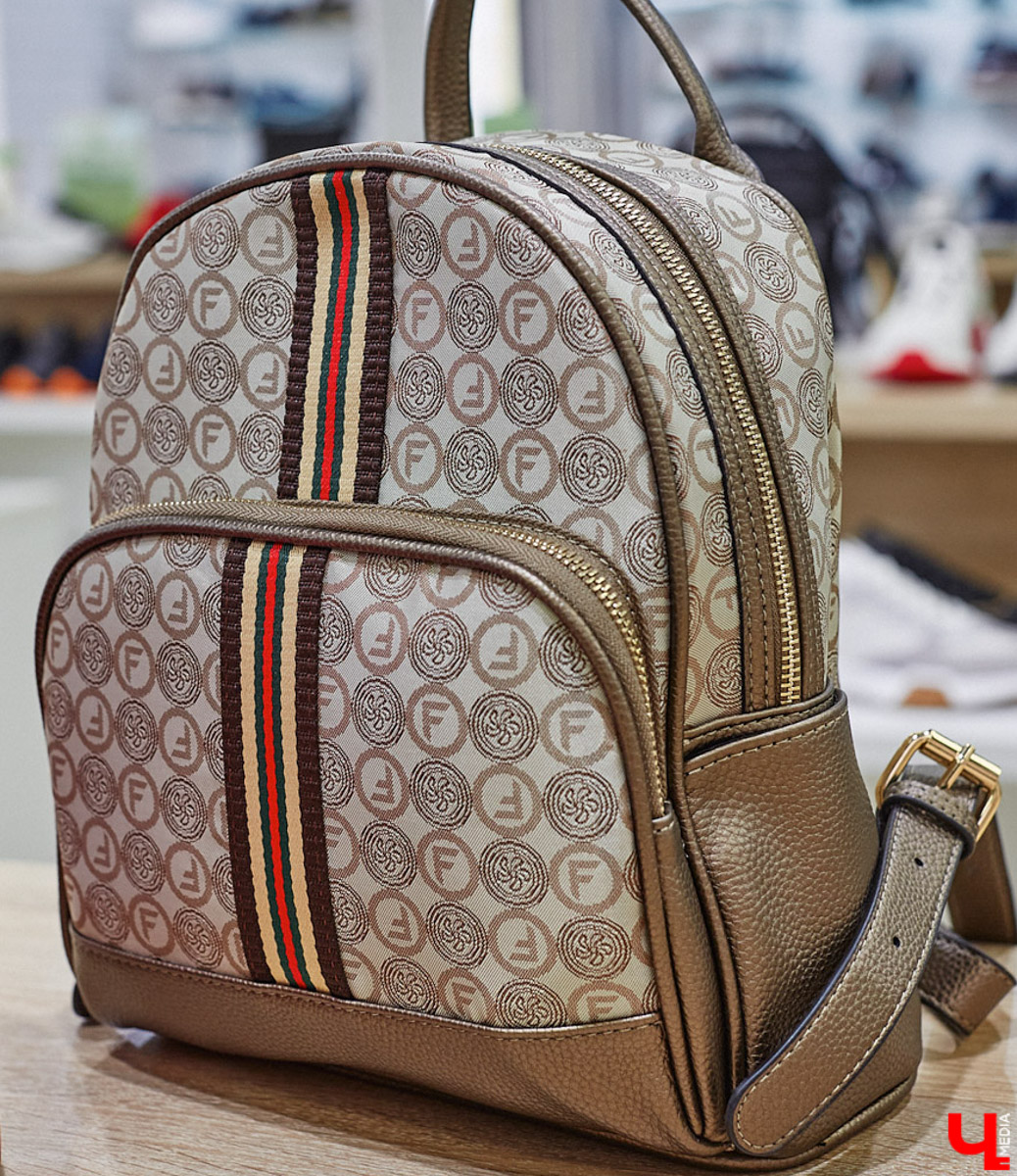 Мы не всегда придаем значение обуви, и это сильное упущение, ведь она играет ключевую роль в нашем образе. Недавно во Владимире ботинкам, лоферам и туфелькам даже посвятили целую экспозицию с движущимся поездом и сказочными домиками. Рассказываем, где увидеть сие чудо и какую смысловую нагрузку несет арт-объект.