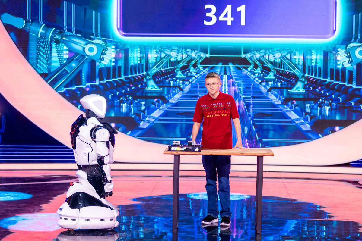 Признайтесь: тормозили когда-нибудь на кассе, подсчитывая сдачу? А вот у 13-летнего Егора Степанова такой проблемы нет. Он гений ментальной арифметики — подсчетов в уме. Свои феноменальные способности подросток из Коврова недавно продемонстрировал на шоу «Удивительные люди».