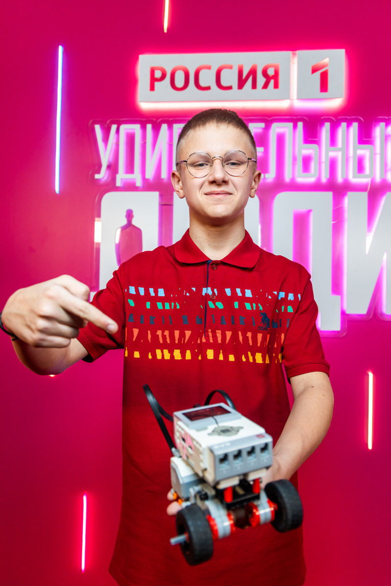 Признайтесь: тормозили когда-нибудь на кассе, подсчитывая сдачу? А вот у 13-летнего Егора Степанова такой проблемы нет. Он гений ментальной арифметики — подсчетов в уме. Свои феноменальные способности подросток из Коврова недавно продемонстрировал на шоу «Удивительные люди».