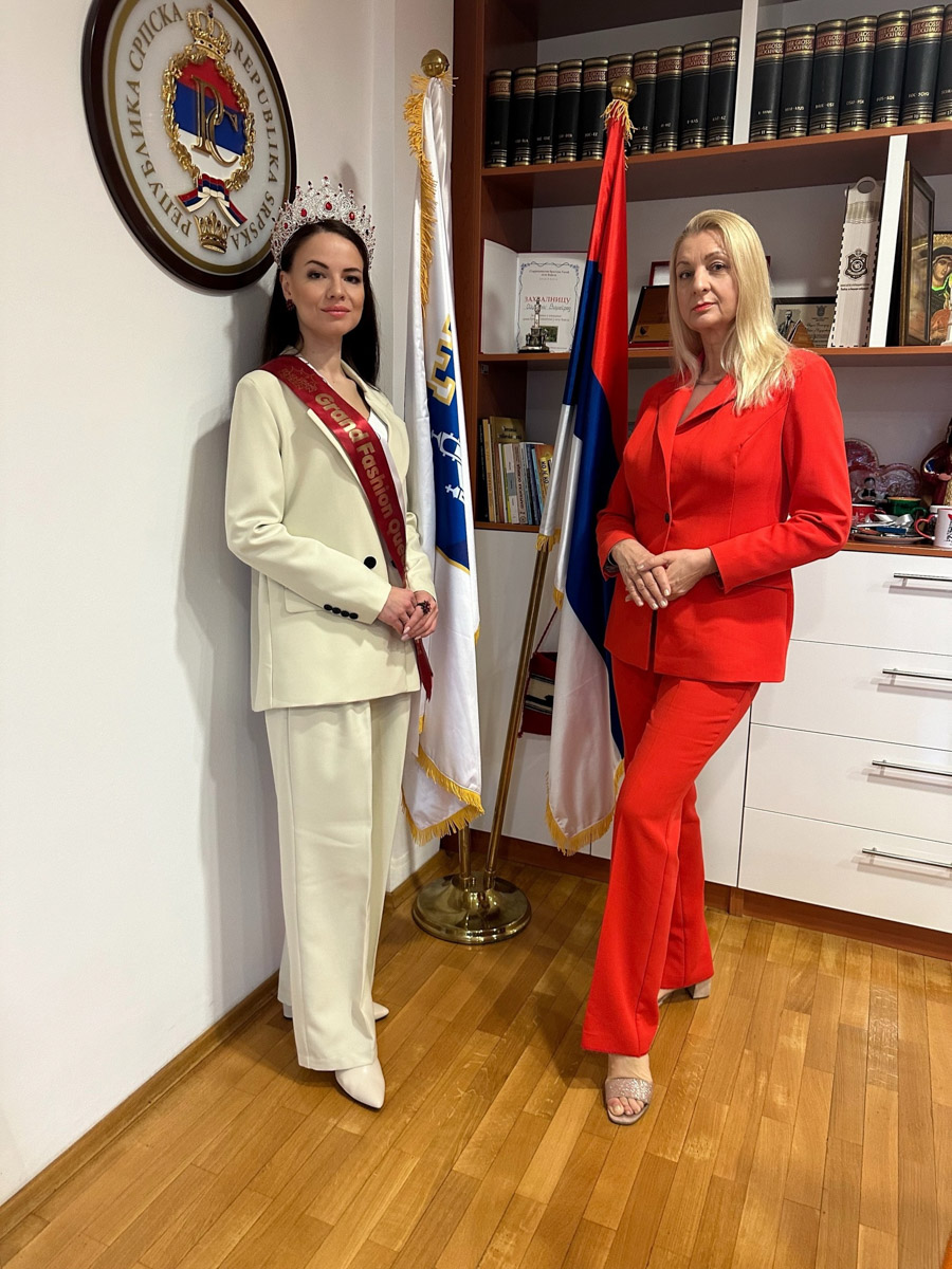 В копилке яркой красотки из Владимира Анны Виноградовой новое достижение — корона Fashion Model 2024, полученная ею на конкурсе «Славянская краса» в Сербии. Все подробности о подготовке и участии в международном мероприятии «Миссис Владимирская Красавица — 2023» рассказала нашему изданию.