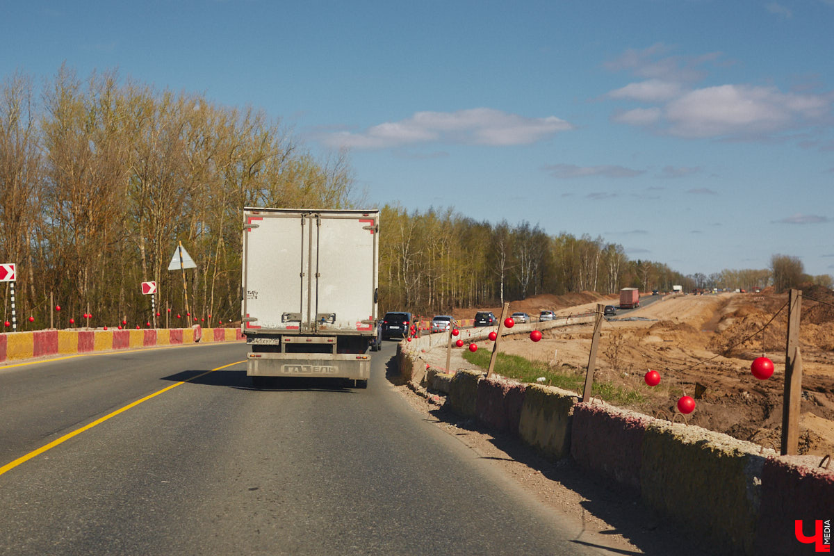 Завершить основные работы на трассе из Владимира в Суздаль должны до тысячелетия древнего города — к августу текущего года. А пока на объекте трудятся люди и специализированная техника. «Ключ-Медиа» в очередной раз проинспектировал ход масштабного строительства дороги.