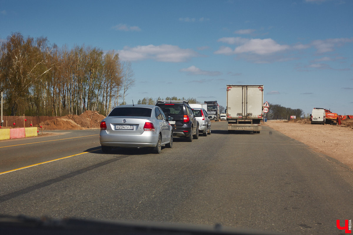 Завершить основные работы на трассе из Владимира в Суздаль должны до тысячелетия древнего города — к августу текущего года. А пока на объекте трудятся люди и специализированная техника. «Ключ-Медиа» в очередной раз проинспектировал ход масштабного строительства дороги.