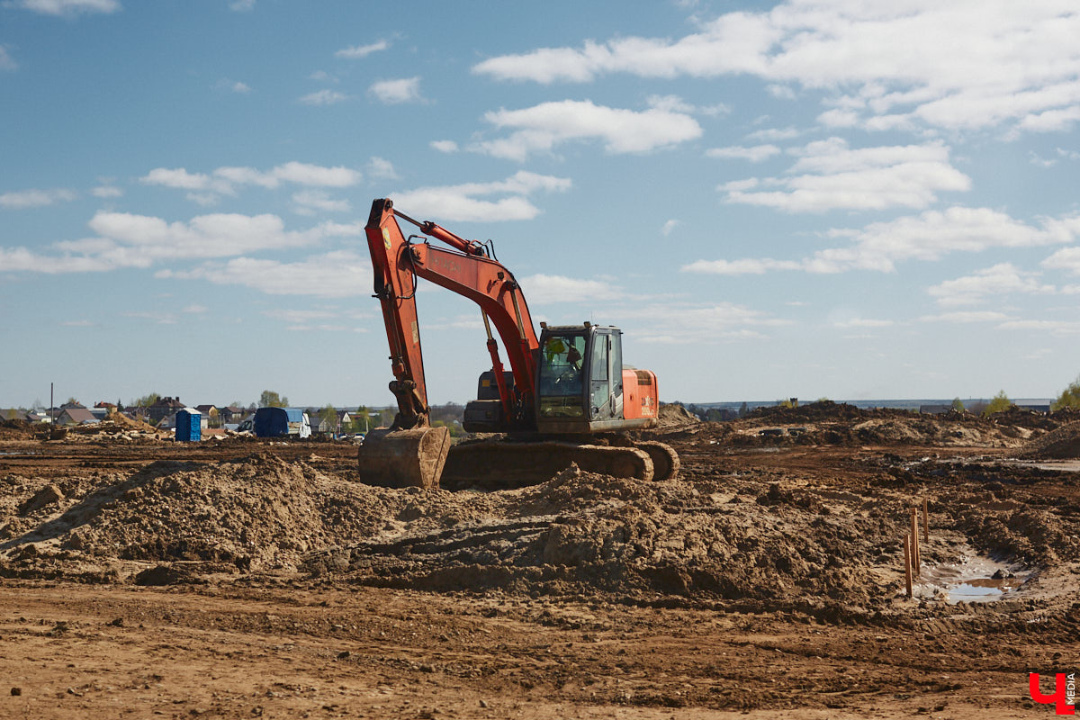 Завершить основные работы на трассе из Владимира в Суздаль должны до тысячелетия древнего города — к августу текущего года. А пока на объекте трудятся люди и специализированная техника. «Ключ-Медиа» в очередной раз проинспектировал ход масштабного строительства дороги.