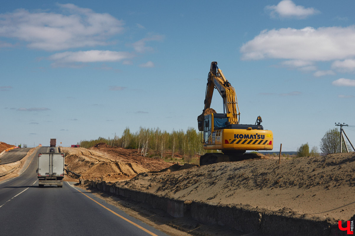 Завершить основные работы на трассе из Владимира в Суздаль должны до тысячелетия древнего города — к августу текущего года. А пока на объекте трудятся люди и специализированная техника. «Ключ-Медиа» в очередной раз проинспектировал ход масштабного строительства дороги.