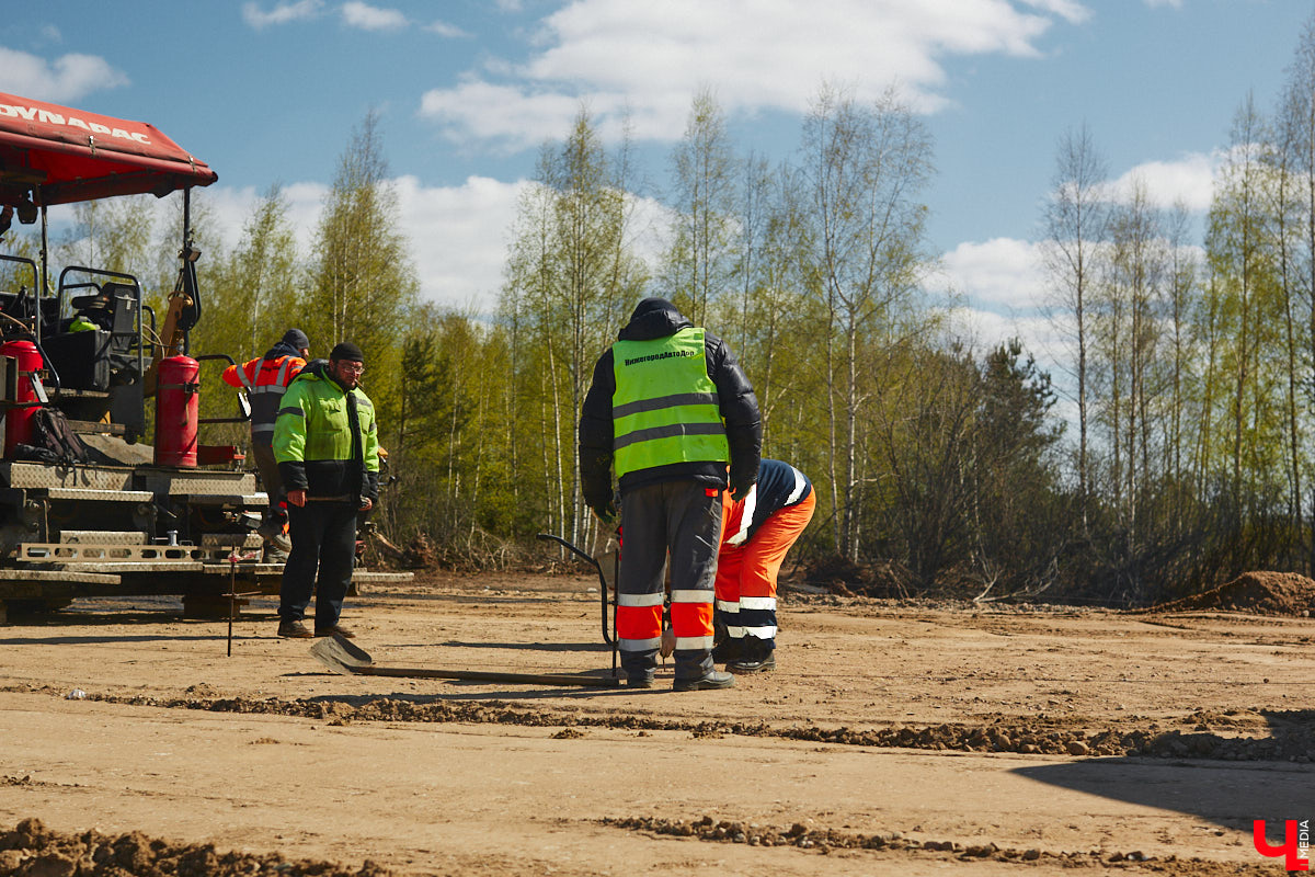 Завершить основные работы на трассе из Владимира в Суздаль должны до тысячелетия древнего города — к августу текущего года. А пока на объекте трудятся люди и специализированная техника. «Ключ-Медиа» в очередной раз проинспектировал ход масштабного строительства дороги.