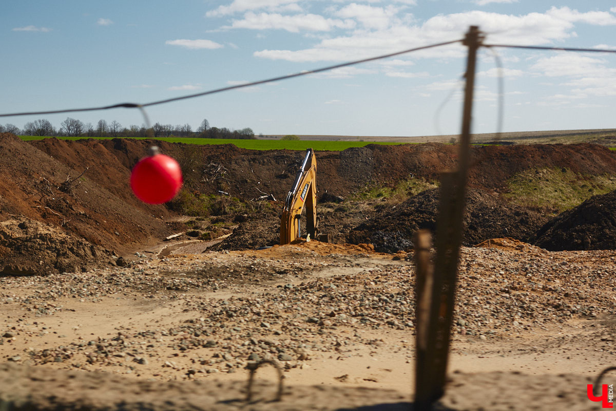 Завершить основные работы на трассе из Владимира в Суздаль должны до тысячелетия древнего города — к августу текущего года. А пока на объекте трудятся люди и специализированная техника. «Ключ-Медиа» в очередной раз проинспектировал ход масштабного строительства дороги.