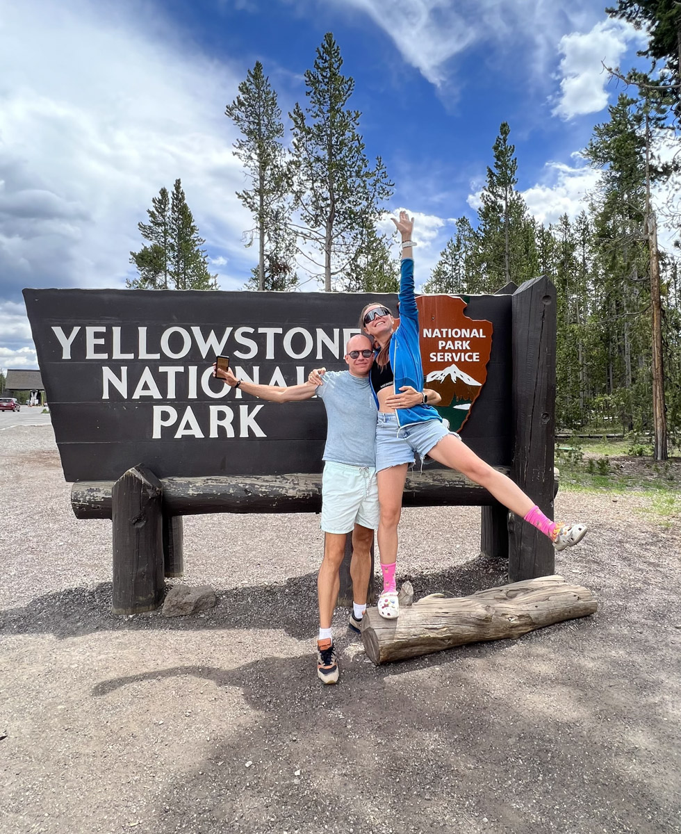 День у Егора и Анны Гавриловых — владельцев популярных магазинов электроники Apple33 — расписан даже не по часам, а по минутам. Сейчас ребята руководят своим бизнесом онлайн. А больше 20 лет назад все было иначе. Как получается совмещать работу и личную жизнь, при чем тут спорт и в чем особенности ведения бизнеса во Владимире, Анна и Егор рассказали в интервью «Ключ-Медиа».