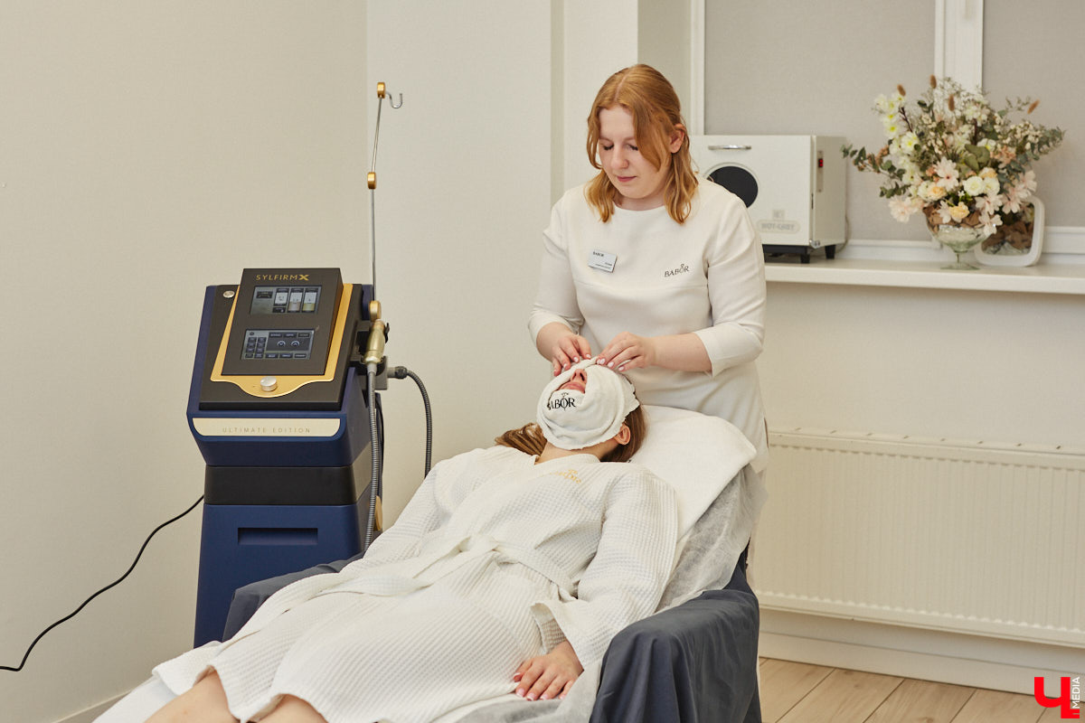 Естественная красота — главный тренд нашего времени. Сегодня модно не просто следить за собой, важно при этом беречь свою уникальность. Эта тенденция получила название pro-age, т. е. разумное отношение к своему возрасту, принятие его особенностей и соответствующий уход без излишних вмешательств. О современной философии красоты и инновационных технологиях, которые позволяют добиться потрясающего эффекта, «Ключ-Медиа» рассказала эксперт, владелица Института красоты BABOR Наталья Васькова.