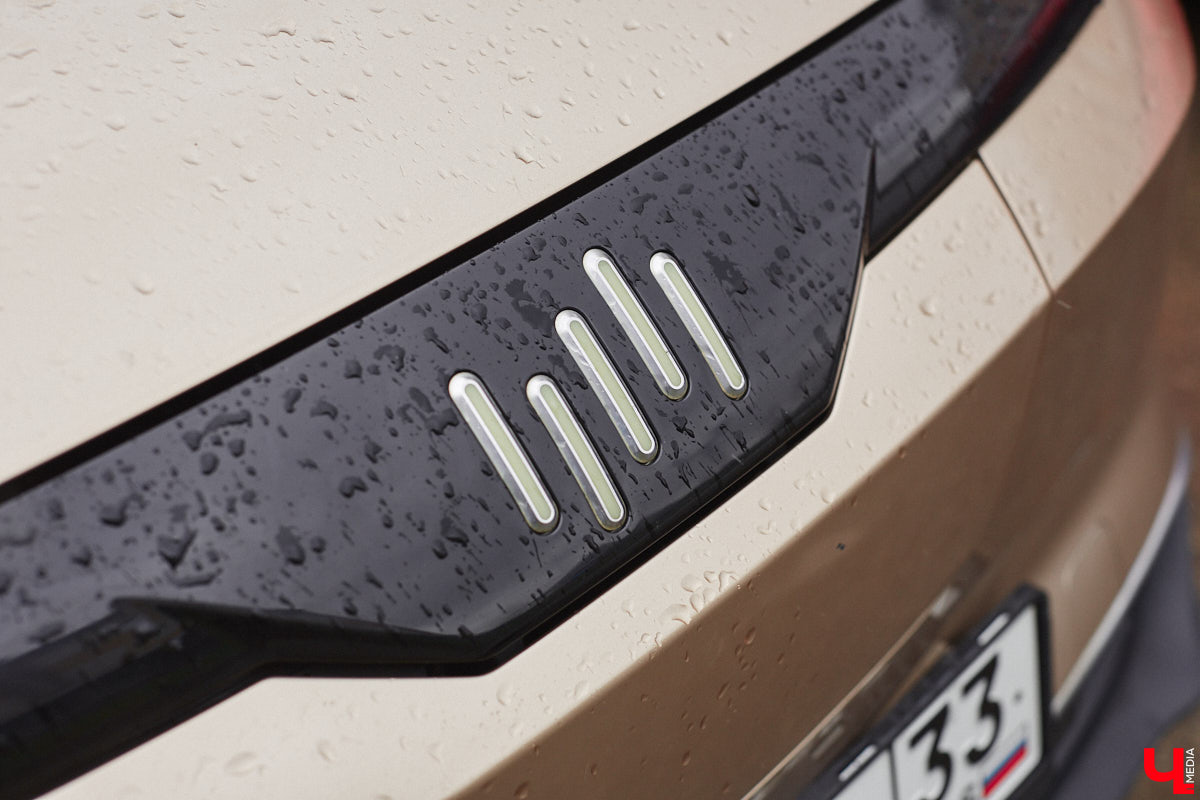 Владимирец Вадим Виноградов не скрывает, что всей душой любит технический прогресс. А потому в числе первых жителей столицы 33-го региона, зимой 2024 года, стал обладателем электрокара Weltmeister EX5. Поскольку это не первый автомобиль в семье — есть еще бензиновый Haval Jolion, — мужчина решил сравнить, какая из машин экономичнее и удобнее в обиходе.